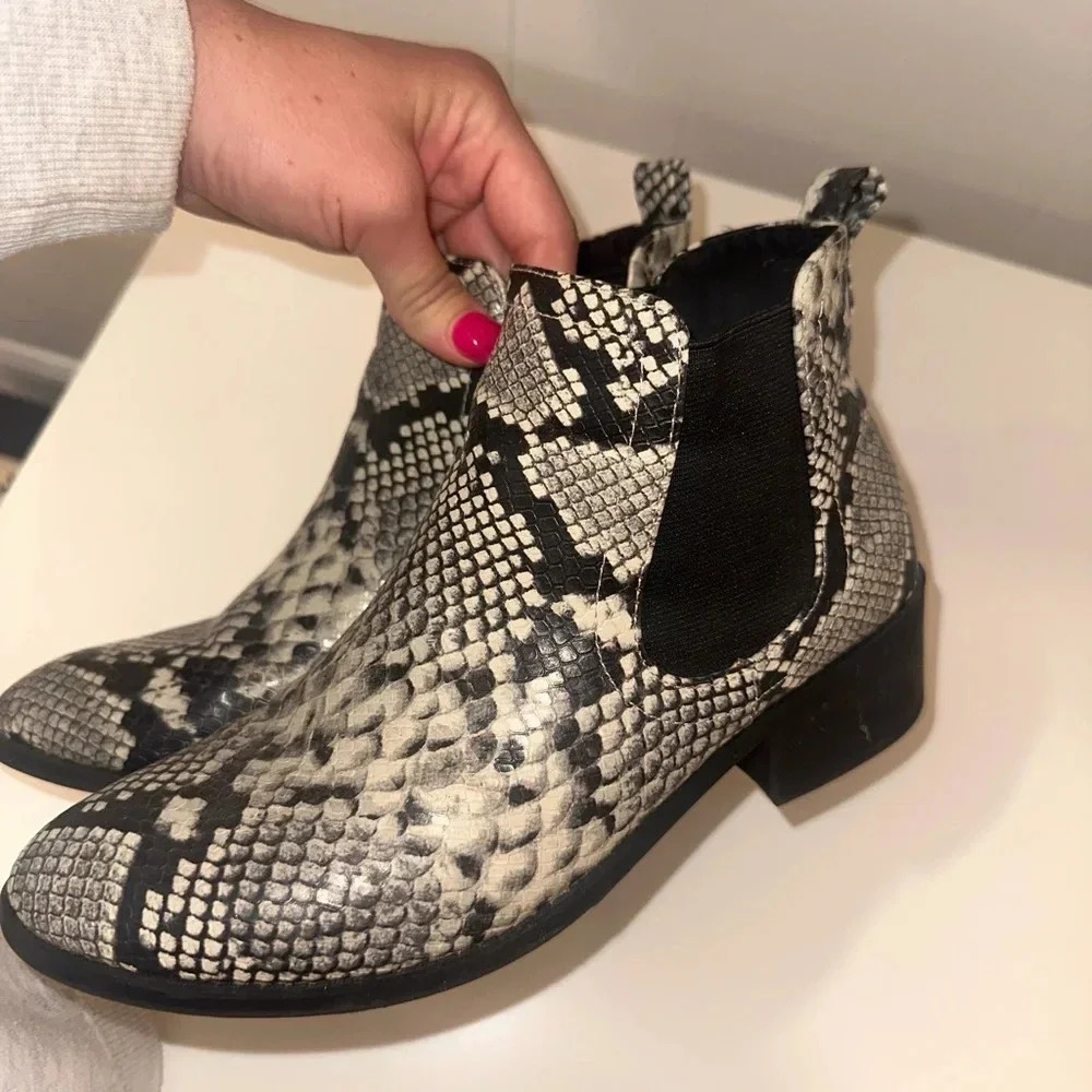 DSW snake booties 8.5 - Picture 5 of 10